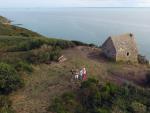 Promenade en bord falaise vue aerienne de drone
