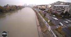 Quai de Seine vue du pont de Levallois-Perret en fond le quartier de la Défense