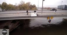 Technicien inspectant le pont d'Issy les Moulineaux