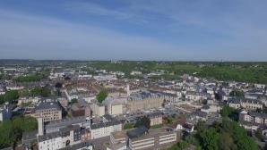 Un drone photographie le centre ville d'Evreux