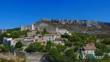 Village de Bargeme photographié par drone dans le ciel du Var