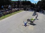 Vue aerienne acrobatie moto