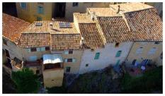 Vue aérienne d'une maison dans le ciel d’Auvergne