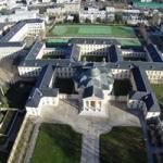 Vue aérienne Château et ses annexes en région Parienne