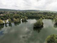 Vue aérienne d un étang par drone en Seine-Maritime