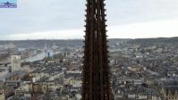 Vue aerienne de la fleche de la cathedrale de rouen par drone