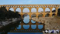 Vue aérienne par drone du pont du Gard