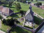 Vue aerienne eglise village par drone