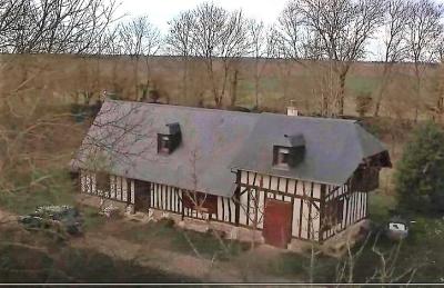 Vue aerienne maison photographiee par un drone pour annonce immobiliere