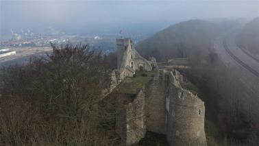 Vue aerienne par drone chateau robert le diable pour production audiovisuelle en seine maritime