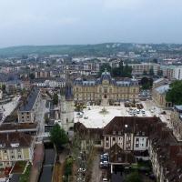 Vue aerienne par drone de la mairie et le beffroi d evreux