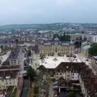 Vue aerienne par drone de la mairie et le beffroi d evreux