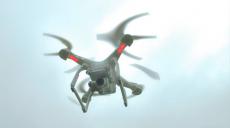 Vue d un drone de loisir en vol